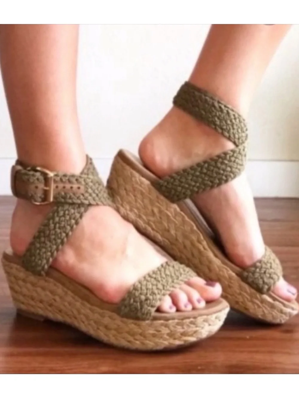 Stuart Weitzman Alexlo Espadrille Jute Platform as seen on Jen Aniston size 8